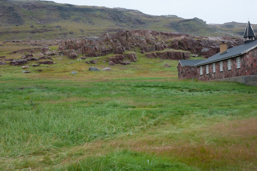 Gårdene (isl. Garðar, det nuværende Igaliku), bakkeskråning, hvor kamphandling finder sted. Foto: Ivars Silis